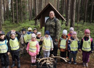 Lastega loodusesse: Pärnu Kadri lasteaia lapsed käisid metsas matkamas