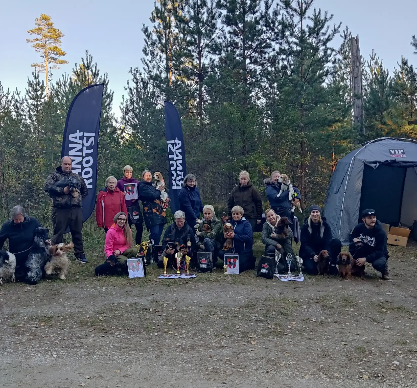 27. septembril toimusid Maapaju jahipiirkonnas Harjumaal selle hooaja viimased suuremad jahikatsed kunstlikus verejäljes. „Panime verejälje katsete hooajale väg