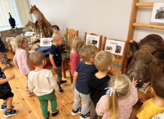 Jahimees tutvustas Pärnu lasteaialastele metsloomi ja -linde